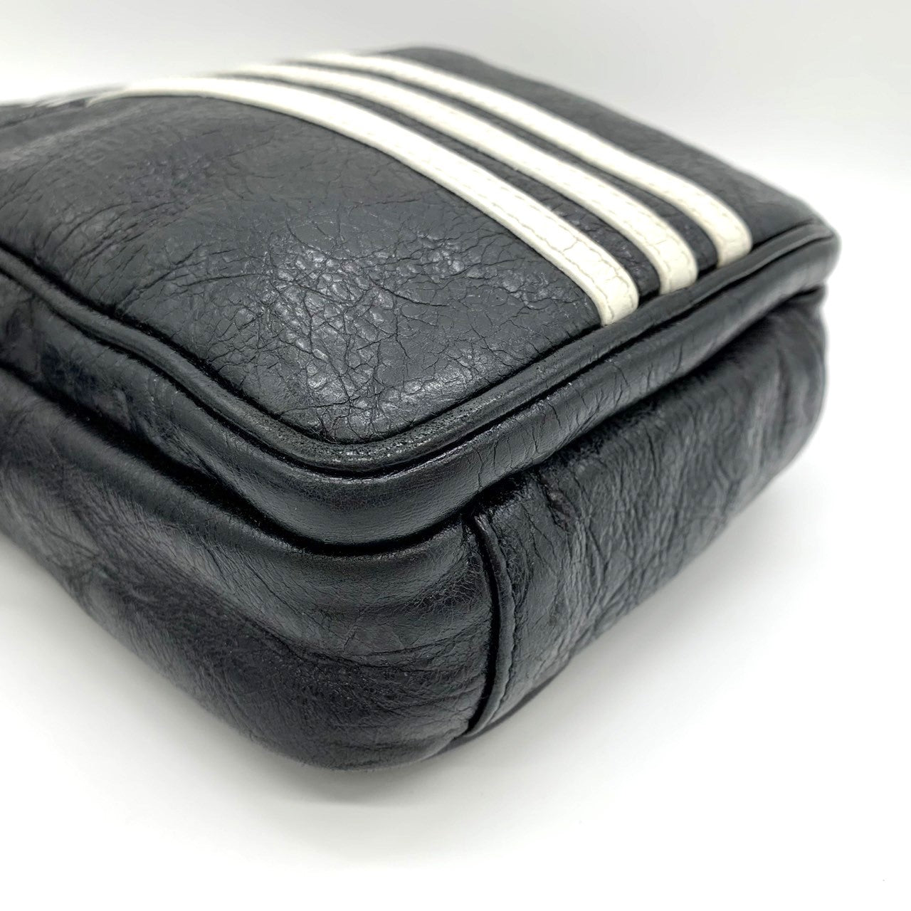 BALENCIAGA x adidas Collaboration Balenciaga Adidas Small Messenger Bag/Crossbody/Shoulder Bag Black 721850