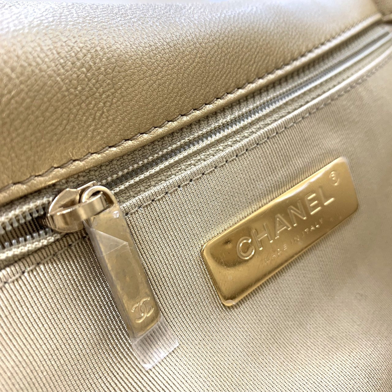 CHANEL19 Chanel Dixneuf Medium Size Maxi Matelassé Chain Shoulder Bag Handbag 2-way Women's