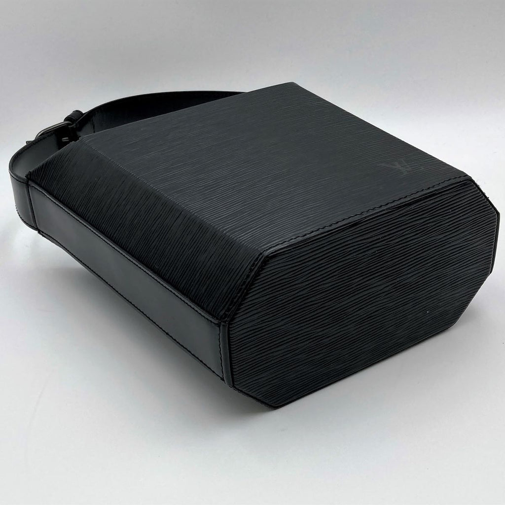 Louis Vuitton M80161/Sac Sau Epi Noir Handbag in Black Leather