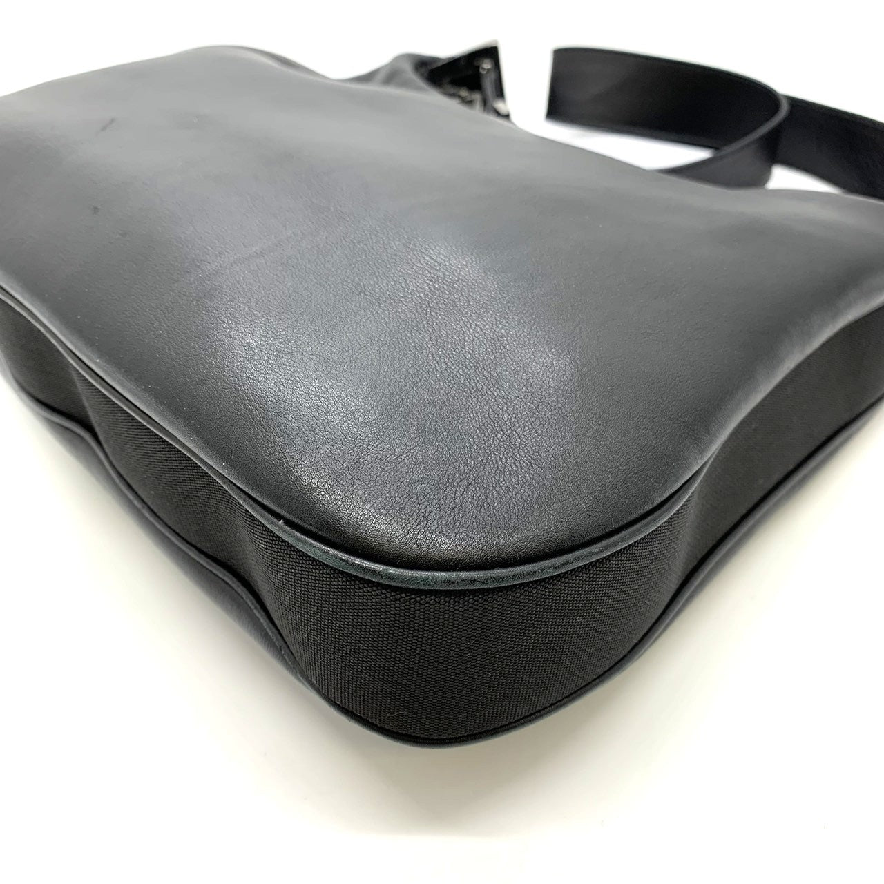 GUCCI 001 3341 Shoulder Bag Leather Black Women's Fashion