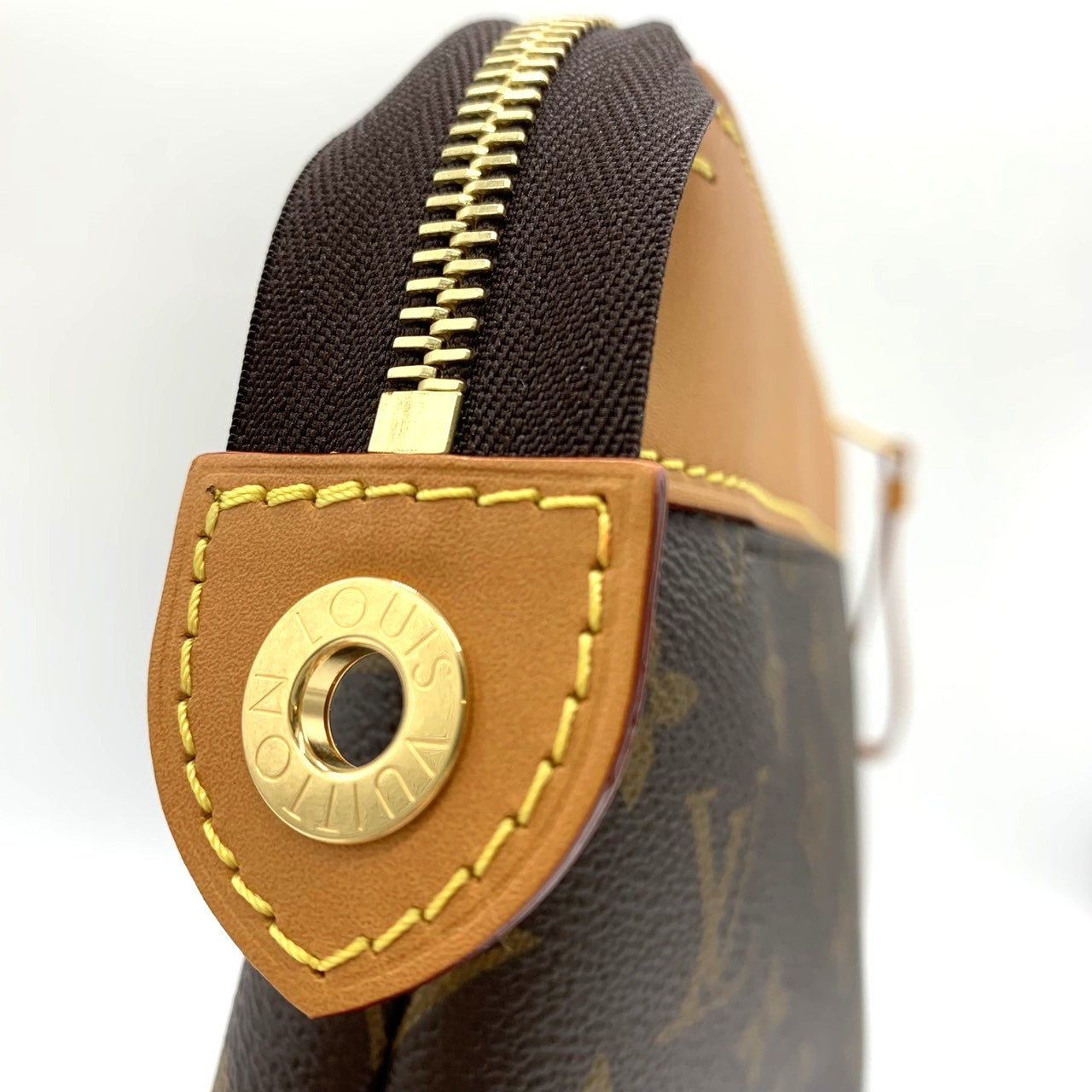 Excellent condition LOUIS VUITTON Pochette Voyage Souple M14057 clutch bag, Monogram canvas/leather, brown, women's fashion.