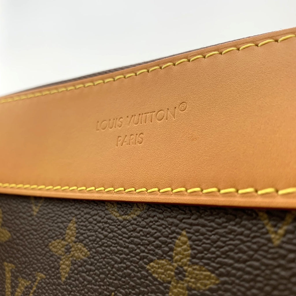 Excellent condition LOUIS VUITTON Pochette Voyage Souple M14057 clutch bag, Monogram canvas/leather, brown, women's fashion.