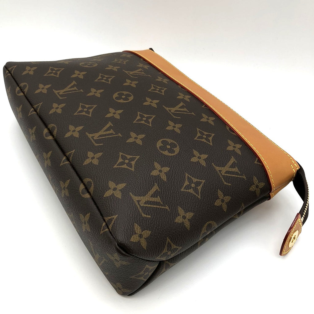 Excellent condition LOUIS VUITTON Pochette Voyage Souple M14057 clutch bag, Monogram canvas/leather, brown, women's fashion.