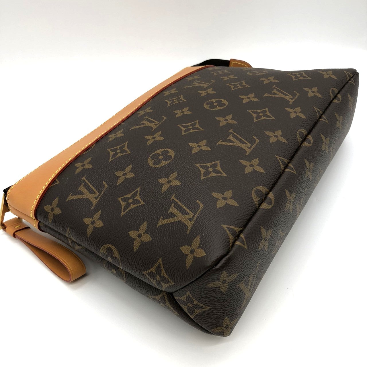 Excellent condition LOUIS VUITTON Pochette Voyage Souple M14057 clutch bag, Monogram canvas/leather, brown, women's fashion.