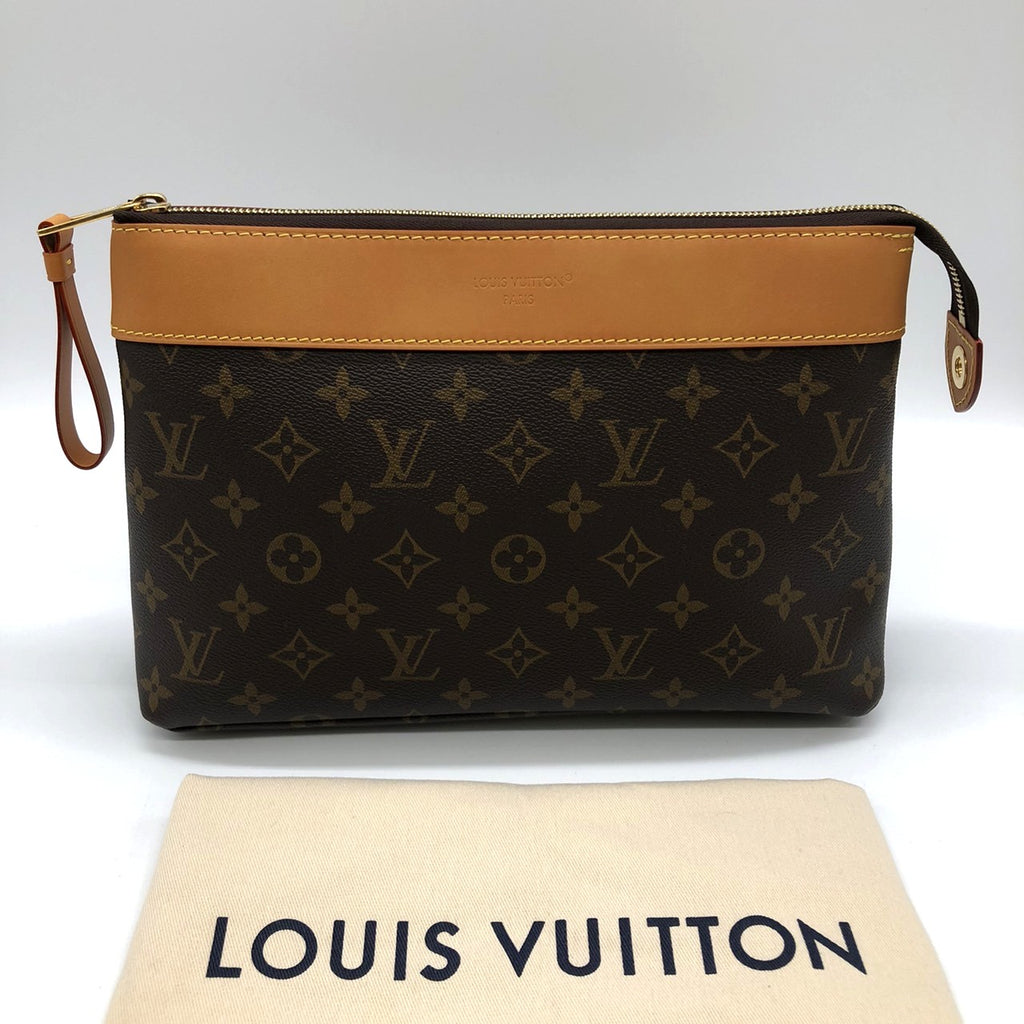 Excellent condition LOUIS VUITTON Pochette Voyage Souple M14057 clutch bag, Monogram canvas/leather, brown, women's fashion.