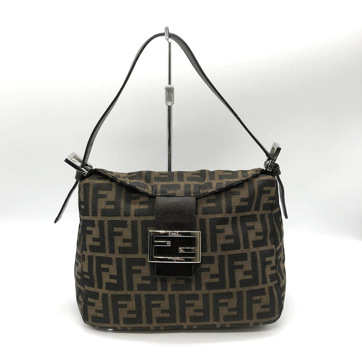 Fendi Mamma Baguette handbag in brown Zucca canvas with silver hardware