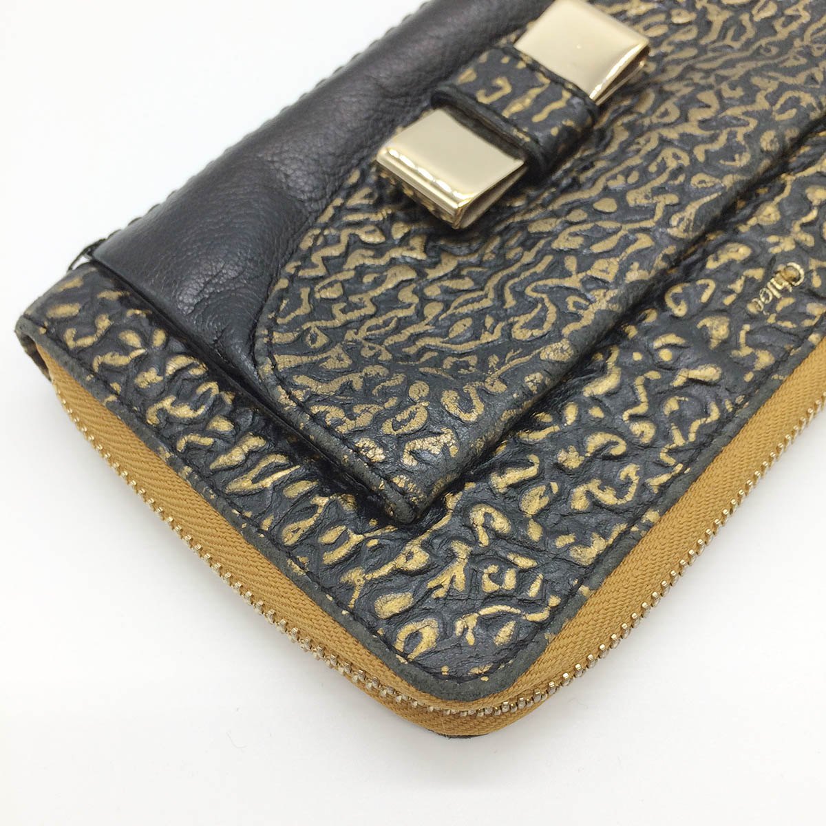Chloe Lily Long Wallet with Zip-Around Ribbon and Leather in Black and Gold