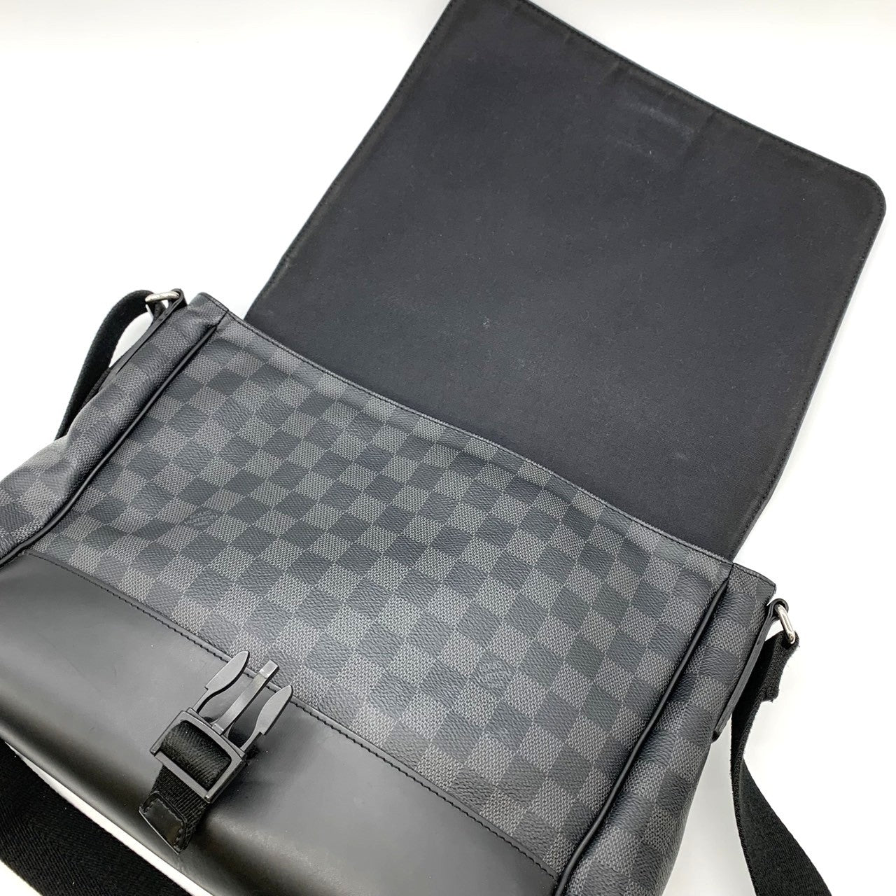 Louis Vuitton N41458 Messenger MM A4 Size Crossbody Shoulder Bag in Black Damier Graphite PVC and Leather