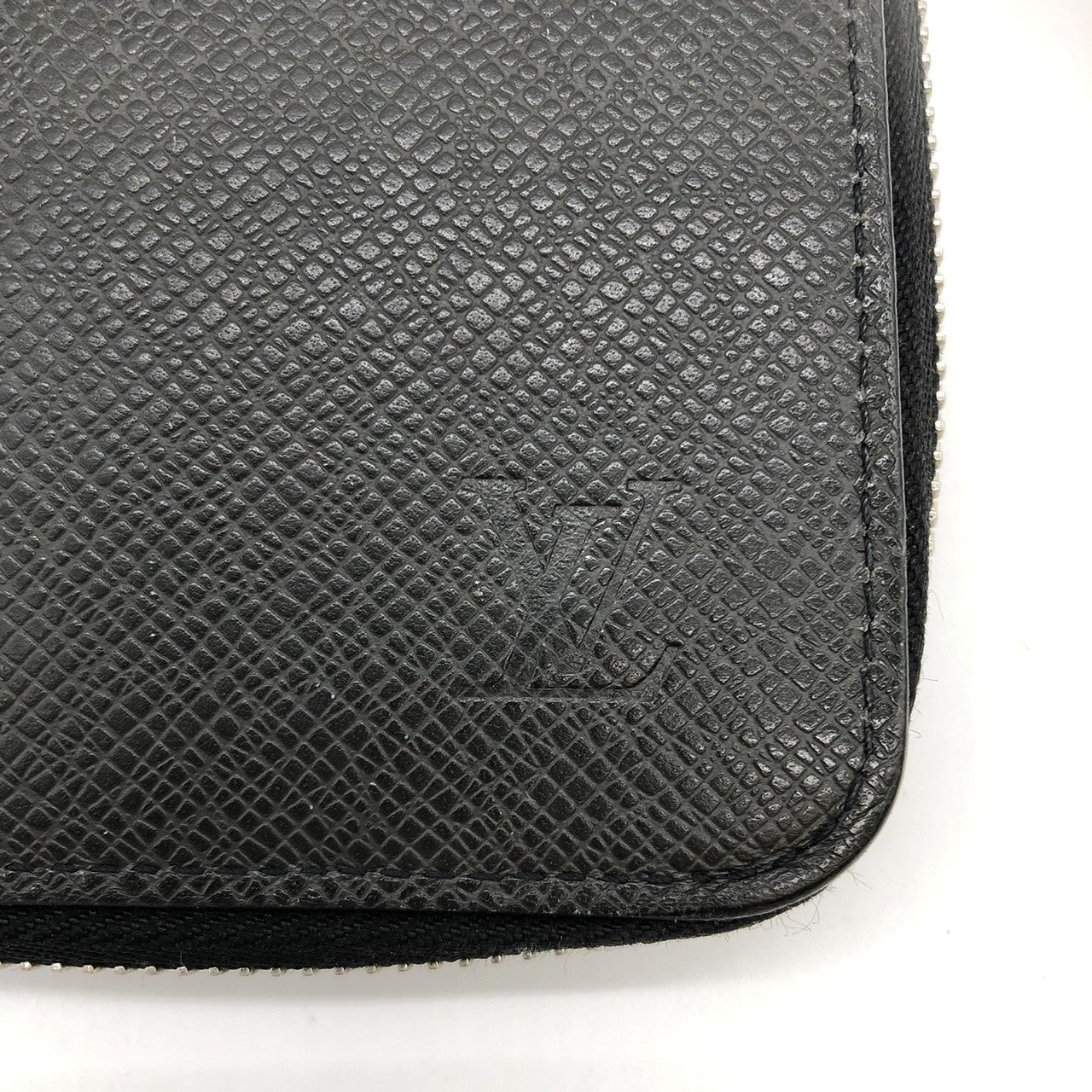 Louis Vuitton Zippy Wallet Vertical M30510 Long Wallet in Black Taiga Leather