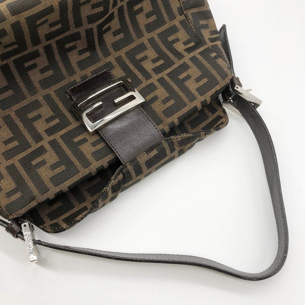 Fendi Mamma Baguette handbag in brown Zucca canvas with silver hardware