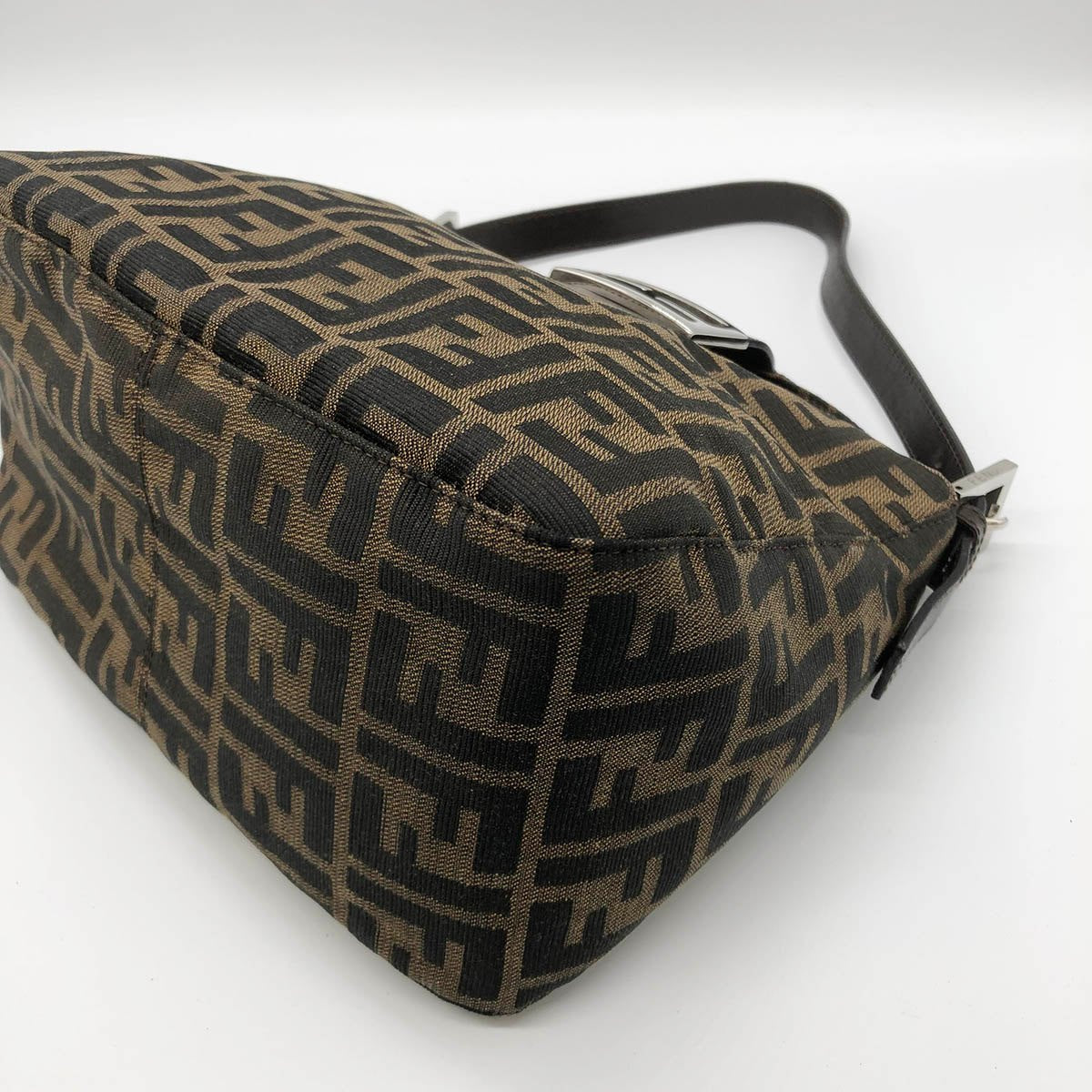 Fendi Mamma Baguette handbag in brown Zucca canvas with silver hardware