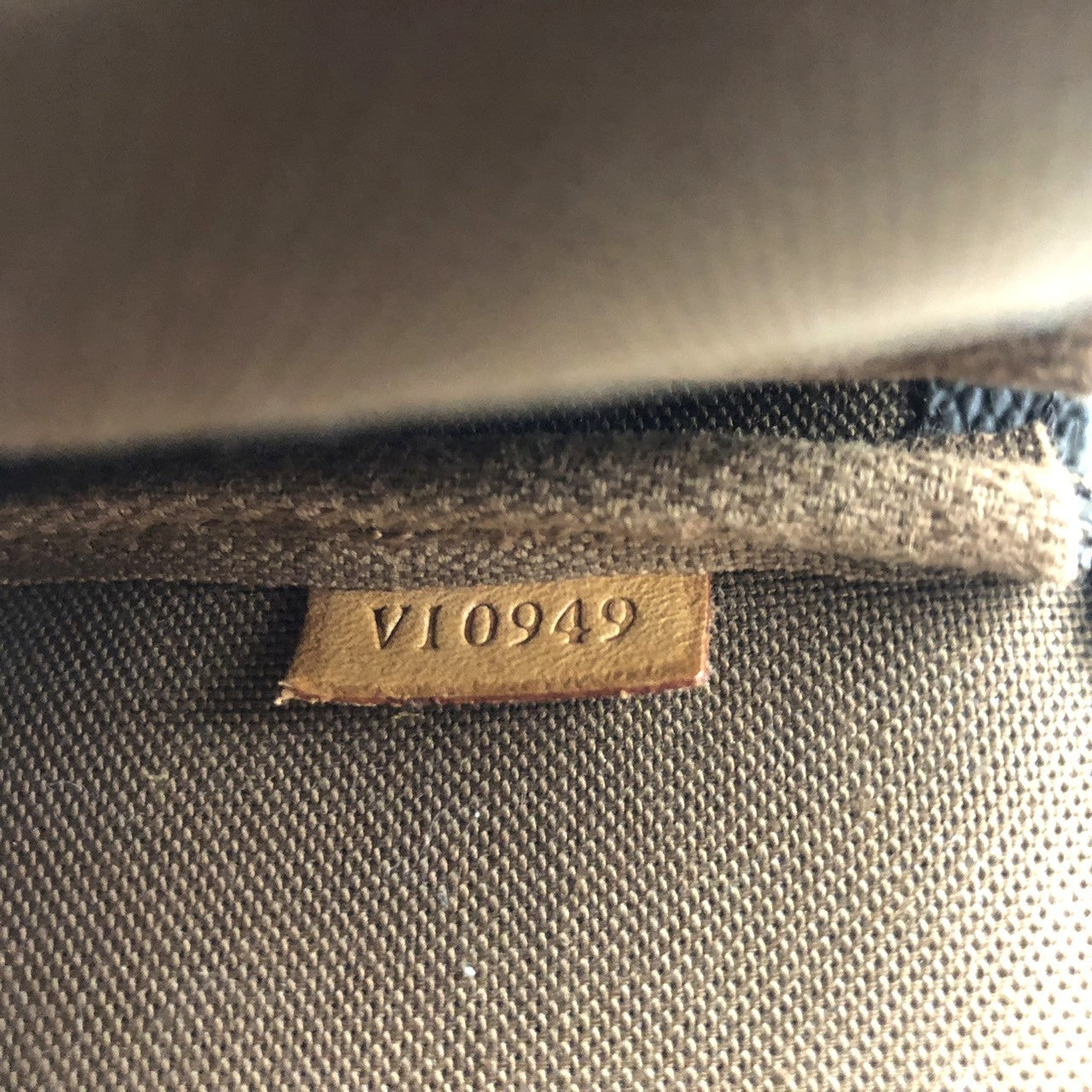 Louis Vuitton M51980 Pochette Accessoires Handbag in Brown Monogram Canvas/Leather