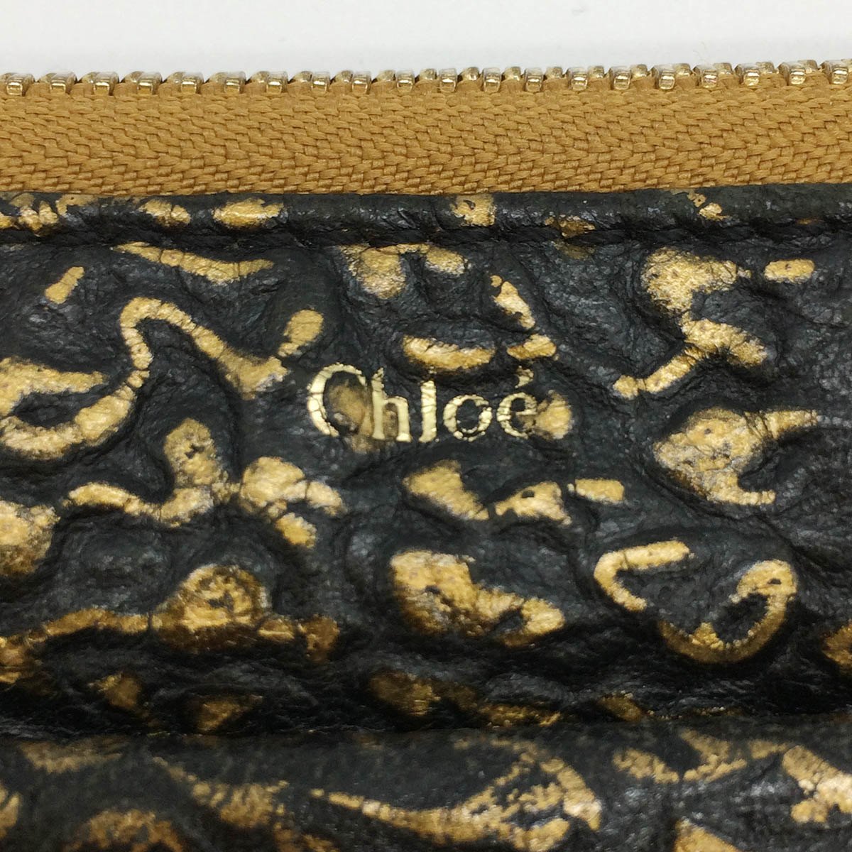 Chloe Lily Long Wallet with Zip-Around Ribbon and Leather in Black and Gold