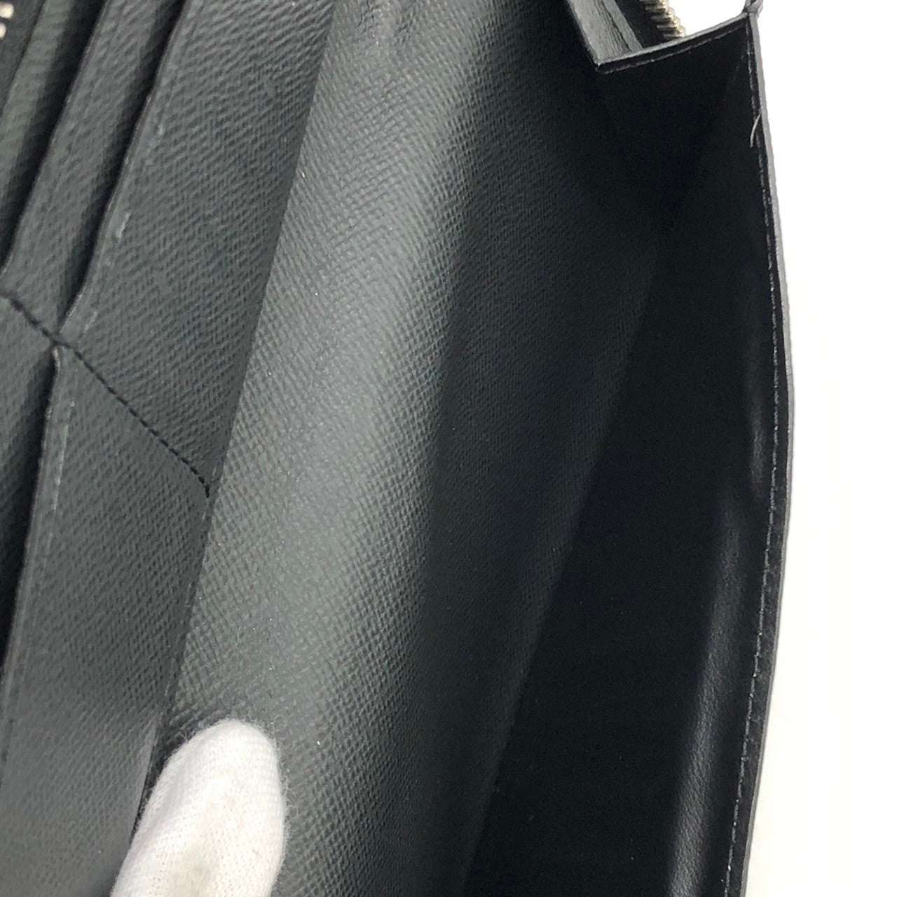 Louis Vuitton Zippy Wallet Vertical M30510 Long Wallet in Black Taiga Leather