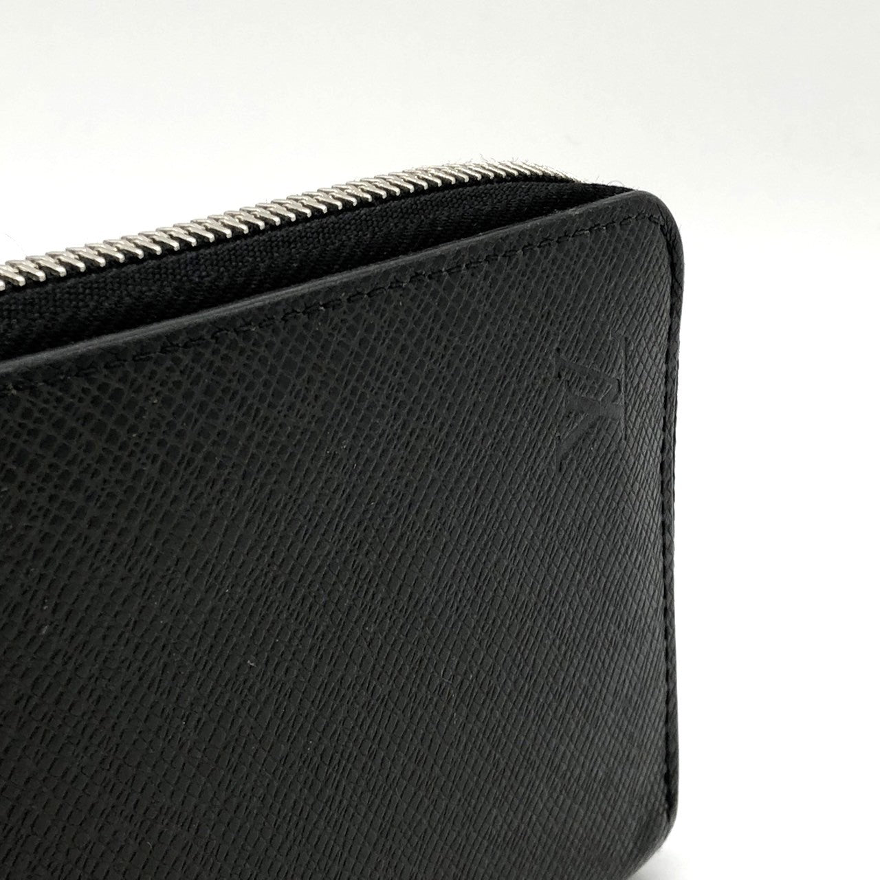 Louis Vuitton Zippy Wallet Vertical M30510 Long Wallet in Black Taiga Leather